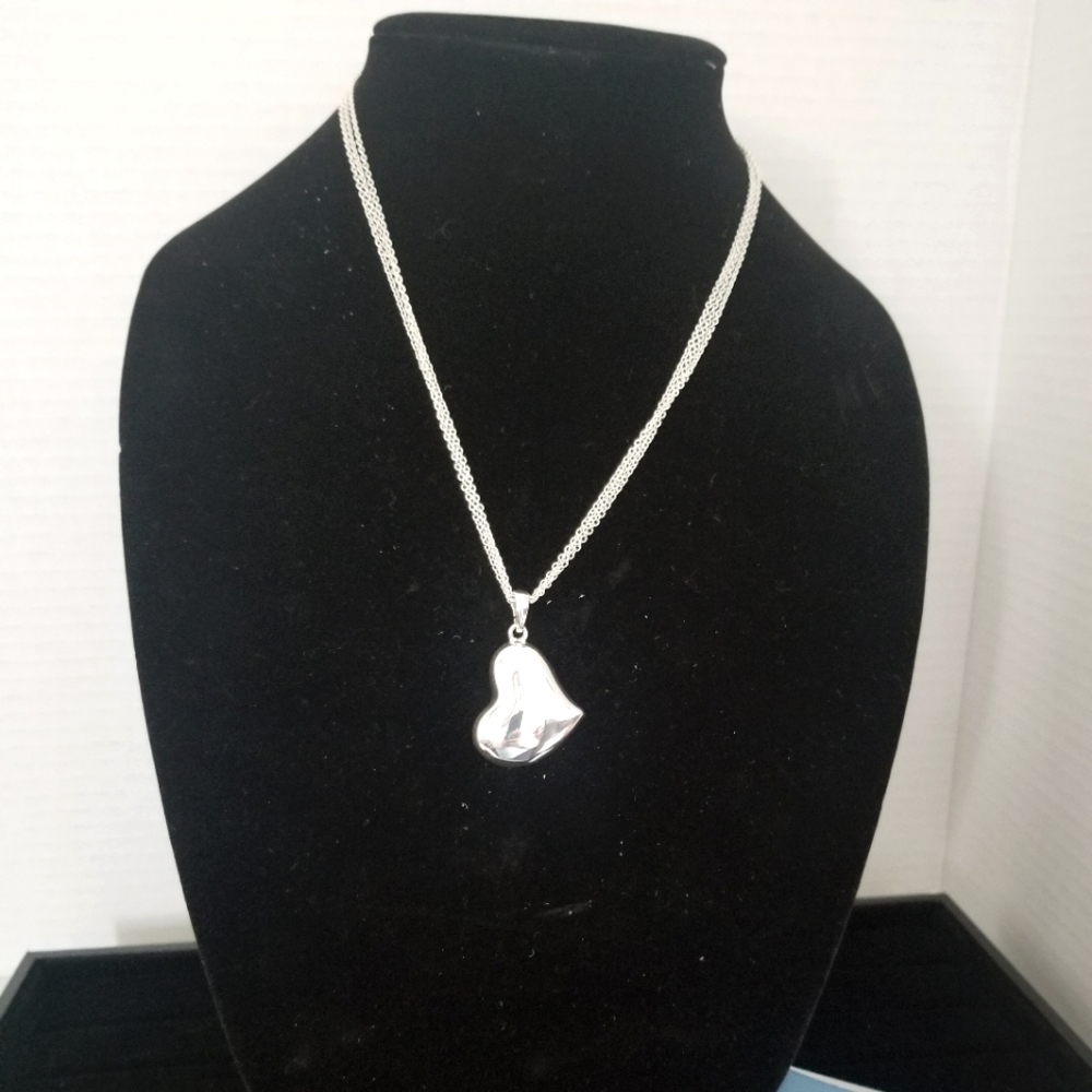 Avon silver heart pendant necklace